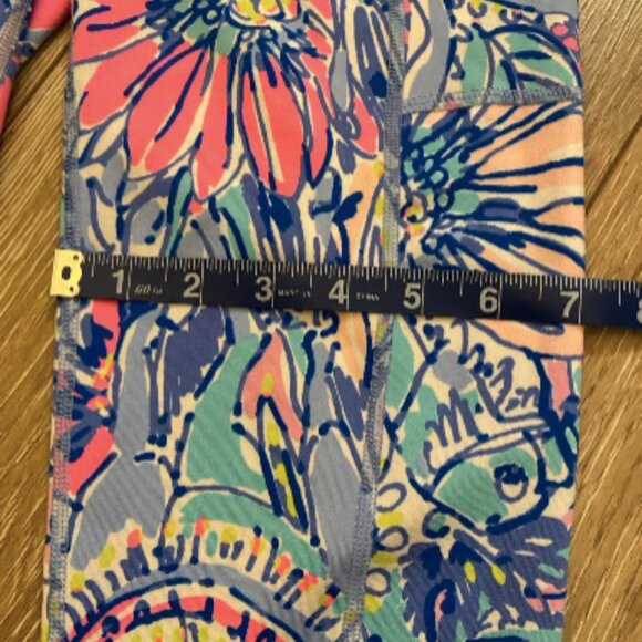 Lilly Pulitzer Luxletic Weekender High Rise Leggings in “Pop Up Got Your Back” - Picture 7 of 9